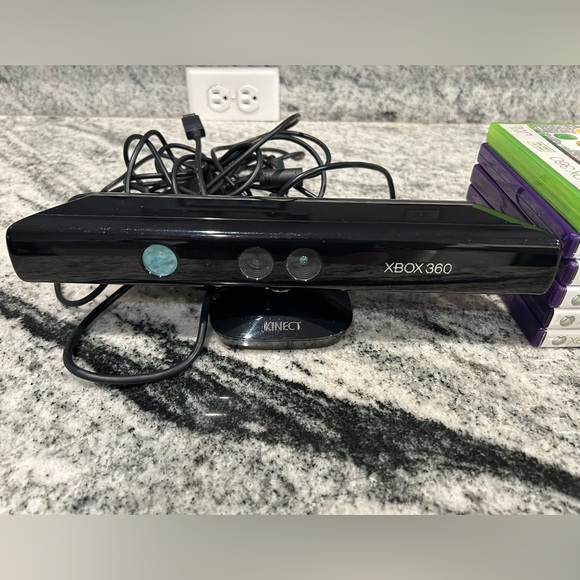 XBOX 360 Kinect Sensor Bundle - Black - Picture 3 of 4